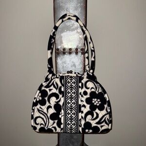 Vera Bradley. Eloise Bowler. Black White. Quilted Purse/Handbag. KissLock